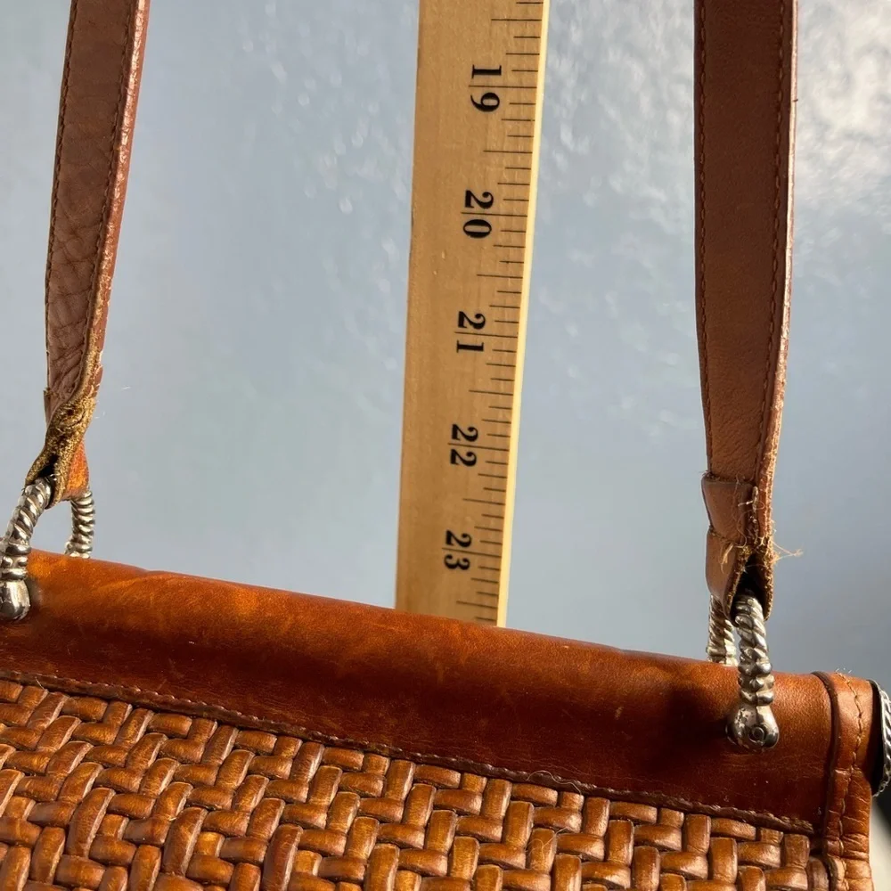 Brighton brown vintage woven flap top with twist closure adjustable strap purse